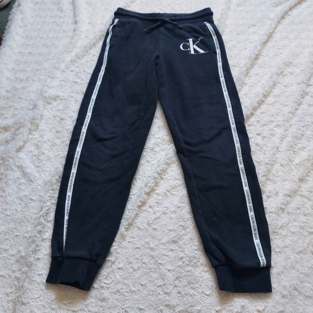 Calvin Klein jeans Classic black Logo sweats youth Medium 10/12 Comfy Casual